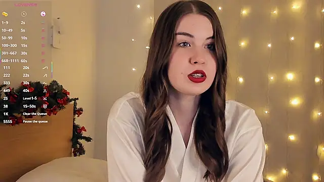 LoreeScialdone online show from 12/18/25, 10:02