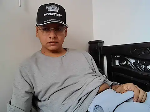 Snapshot of Lurex26 chatting on 10/27/25, 04:52 Lurex26 online show from 10/27/25, 04:52