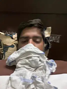 Snapshot of Vanshmahajann chatting on 12/14/25, 03:39 Vanshmahajann online show from 12/14/25, 03:39