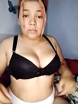 Snapshot of emely_kiss_ chatting on 11/09/25, 02:04 emely kiss online show from 11/09/25, 02:04