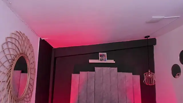 mia jagger online show from 04/16/26, 09:39