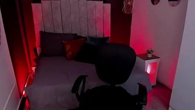 mia jagger online show from 04/02/26, 09:32