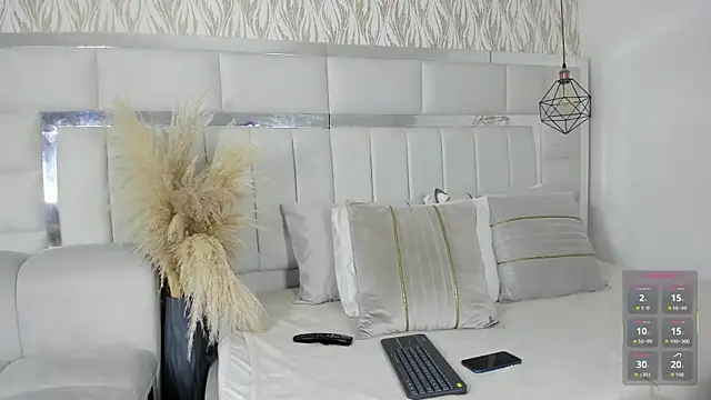 alaya noir  online show from 12/04/25, 12:26