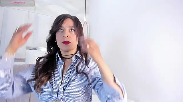 alaya noir  online show from 11/04/25, 01:37