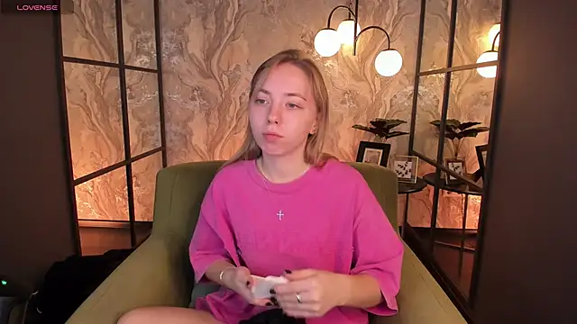 Snapshot of Nora_Miller chatting on 11/07/25, 05:23 Nora Miller online show from 11/07/25, 05:23