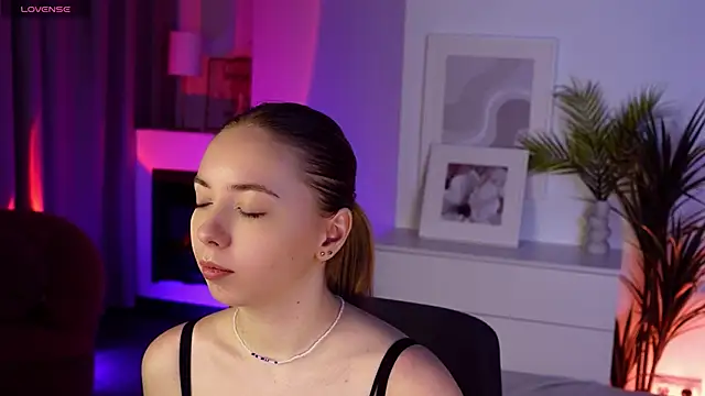 Snapshot of Nora_Miller chatting on 11/22/25, 06:34 Nora Miller online show from 11/22/25, 06:34