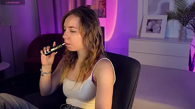 Snapshot of Nora_Miller chatting on 11/30/25, 05:52 Nora Miller online show from 11/30/25, 05:52