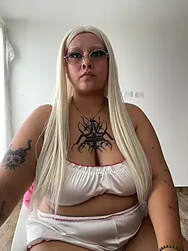 pinkbaddie777 online show from 06/15/26, 04:28