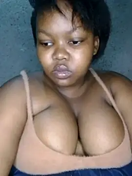 Snapshot of 3bigcuteness chatting on 12/20/25, 12:35 3bigcuteness online show from 12/20/25, 12:35