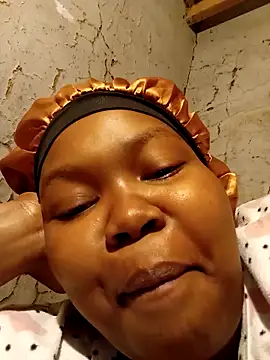 Snapshot of 3bigcuteness chatting on 11/17/25, 12:14 3bigcuteness online show from 11/17/25, 12:14