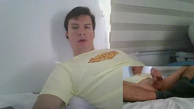 Snapshot of carliesexyman chatting on 10/27/25, 05:58 carliesexyman online show from 10/27/25, 05:58