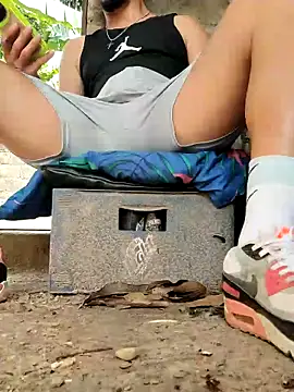 Youngpigmaster online show from 10/28/25, 03:44