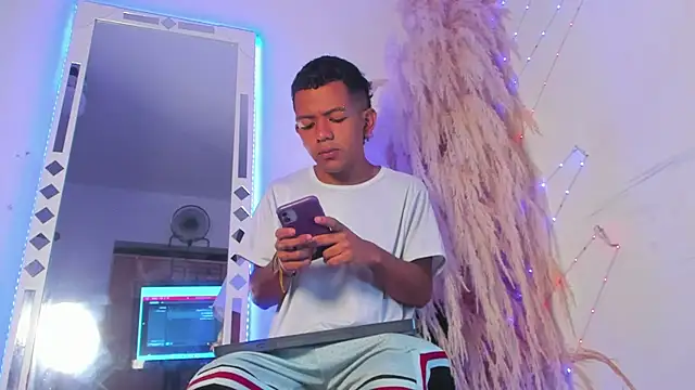 Snapshot of wild_best chatting on 10/30/25, 07:55 wild best online show from 10/30/25, 07:55