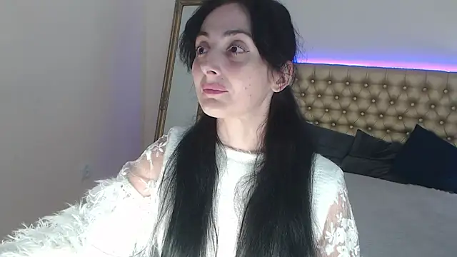 Snapshot of HayleyMills chatting on 10/28/25, 11:20 HayleyMills online show from 10/28/25, 11:20