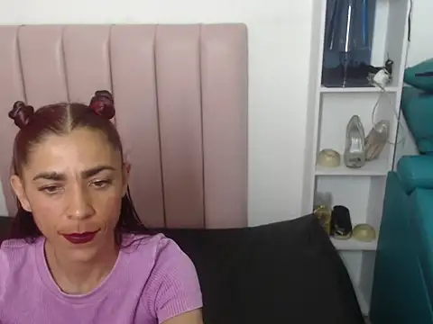 Snapshot of Carla_Giiraldo chatting on 10/28/25, 11:58 Carla Giiraldo online show from 10/28/25, 11:58