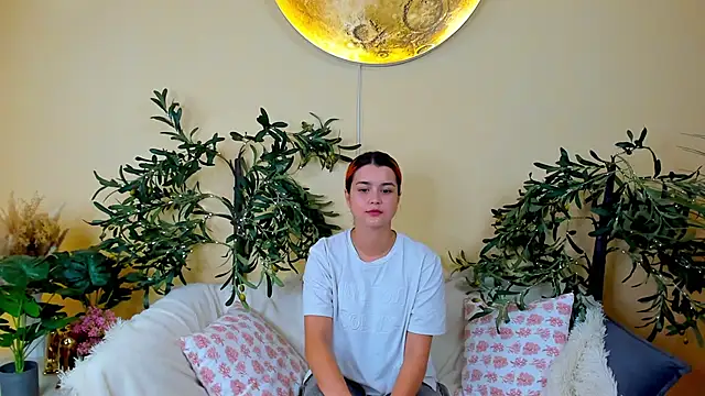 Snapshot of SharieTenuta chatting on 10/29/25, 10:03 SharieTenuta online show from 10/29/25, 10:03