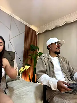 Noa N Luxy online show from 11/12/25, 03:54