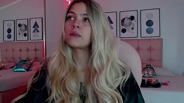 KikiVelvet online show from 01/09/26, 09:22