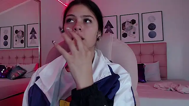 KikiVelvet online show from 01/15/26, 10:02