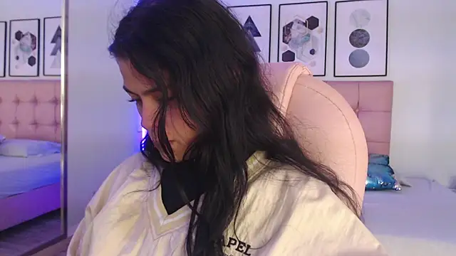 KikiVelvet online show from 01/07/26, 08:03