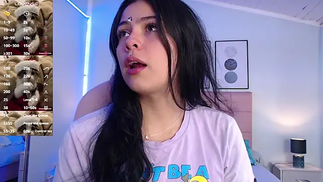 KikiVelvet online show from 11/13/25, 05:17