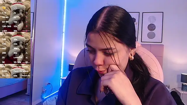 KikiVelvet online show from 11/11/25, 02:01