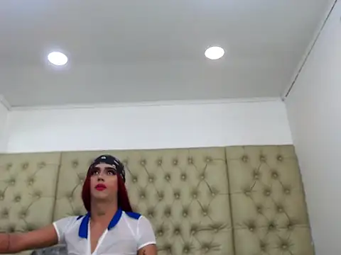 Snapshot of CamilaBunk chatting on 10/27/25, 11:27 CamilaBunk online show from 10/27/25, 11:27