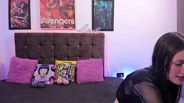 maelis Avelle online show from 11/04/25, 02:32