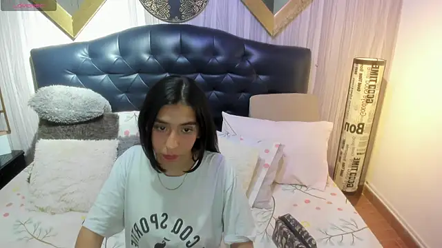 Snapshot of shirley_sweet_ chatting on 10/29/25, 10:20 shirley sweet  online show from 10/29/25, 10:20