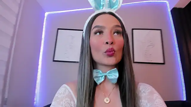 Aurora Williams    online show from 10/30/25, 03:16