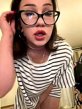 Snapshot of SashaNami chatting on 10/29/25, 11:42 SashaNami online show from 10/29/25, 11:42