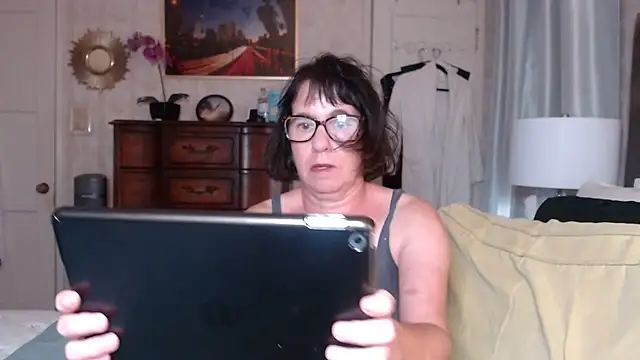 BigbustedBrenda online show from 11/04/25, 09:07
