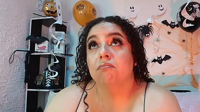 Snapshot of Natasha_Amber chatting on 10/28/25, 04:28 Natasha Amber online show from 10/28/25, 04:28