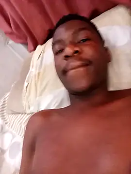 Snapshot of dzicky33 chatting on 10/28/25, 10:03 dzicky33 online show from 10/28/25, 10:03