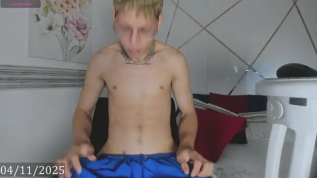 Snapshot of Blaze_Lm chatting on 11/04/25, 01:15 Blaze Lm online show from 11/04/25, 01:15