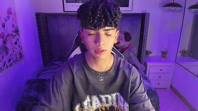 Niick Twiink online show from 12/16/25, 08:02