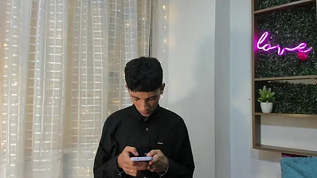 Max Steell online show from 10/31/25, 03:03