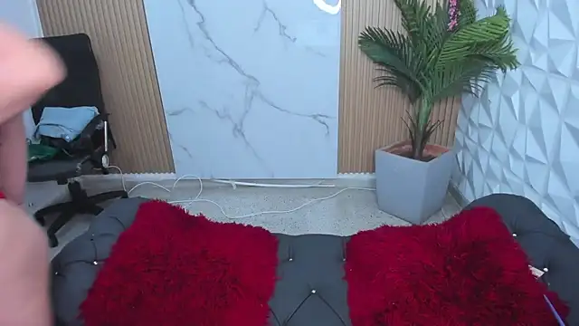 Samantharoseee  online show from 11/27/25, 02:45