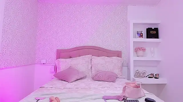 KatieBoison online show from 11/28/25, 09:04