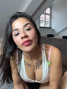 NadyGlame online show from 11/20/25, 09:10