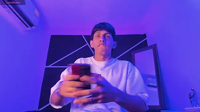 Snapshot of LIAM_STONNE_ chatting on 10/31/25, 08:16 LIAM STONNE online show from 10/31/25, 08:16