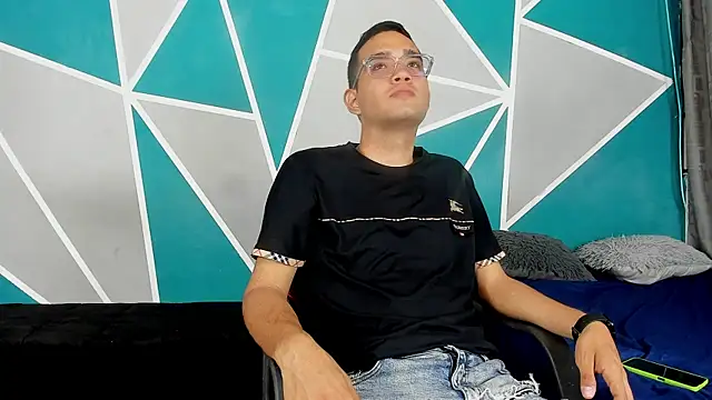 Snapshot of kenny_boy23 chatting on 10/28/25, 07:13 kenny boy23 online show from 10/28/25, 07:13