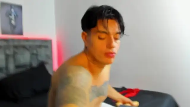 Snapshot of dante_hottx chatting on 12/15/25, 03:23 dante hottx online show from 12/15/25, 03:23