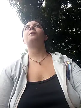 Snapshot of Camila-Valverde chatting on 02/15/26, 01:21 Camila-Valverde online show from 02/15/26, 01:21