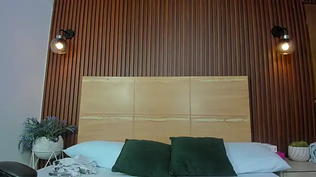 Snapshot of zakia_bonneville chatting on 12/18/25, 07:07 zakia bonneville online show from 12/18/25, 07:07