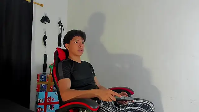 Maximiliano Khalil online show from 12/14/25, 07:52