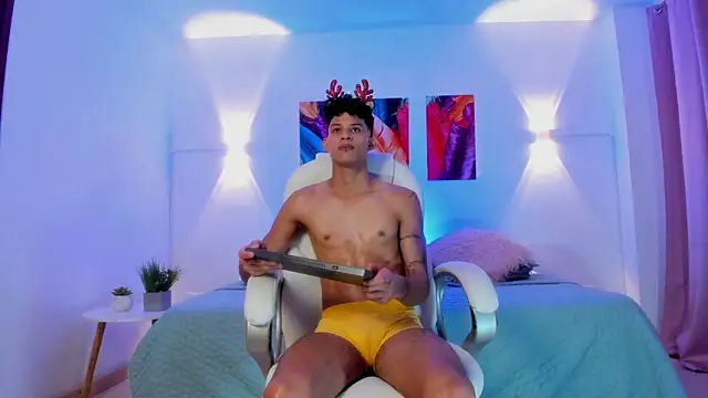 KamiSuarez online show from 11/27/25, 06:30