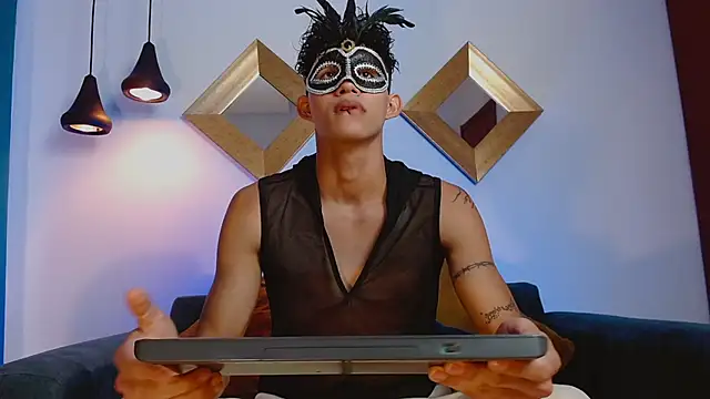 KamiSuarez online show from 10/30/25, 06:27