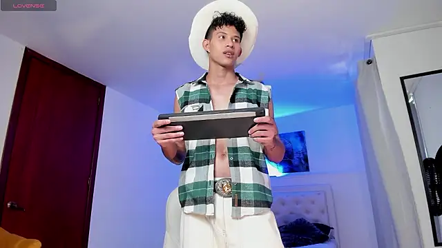 KamiSuarez online show from 02/28/26, 06:40