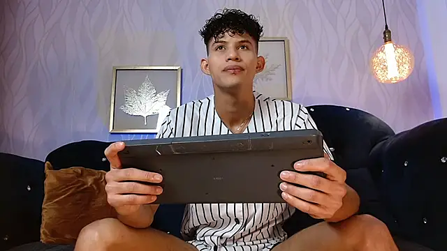 KamiSuarez online show from 11/06/25, 06:23